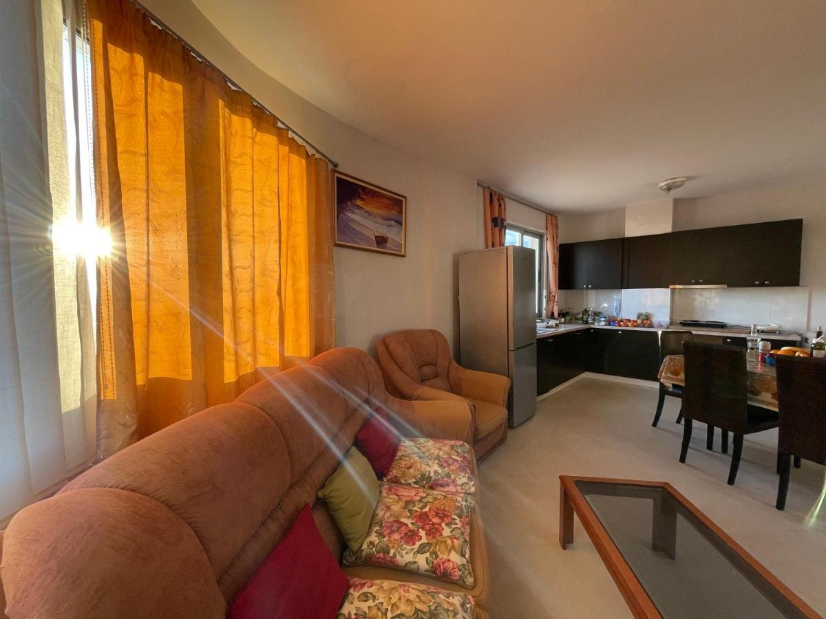 B&B - Private Rooms ติรานา ภายนอก รูปภาพ